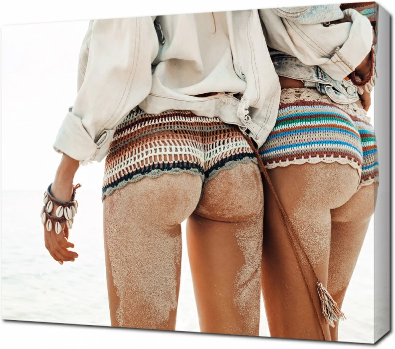 Сексуальные девушки в песке