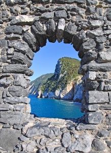 Каменное окно с видом на море