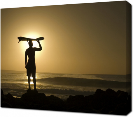 Серфингист на заходе солнца