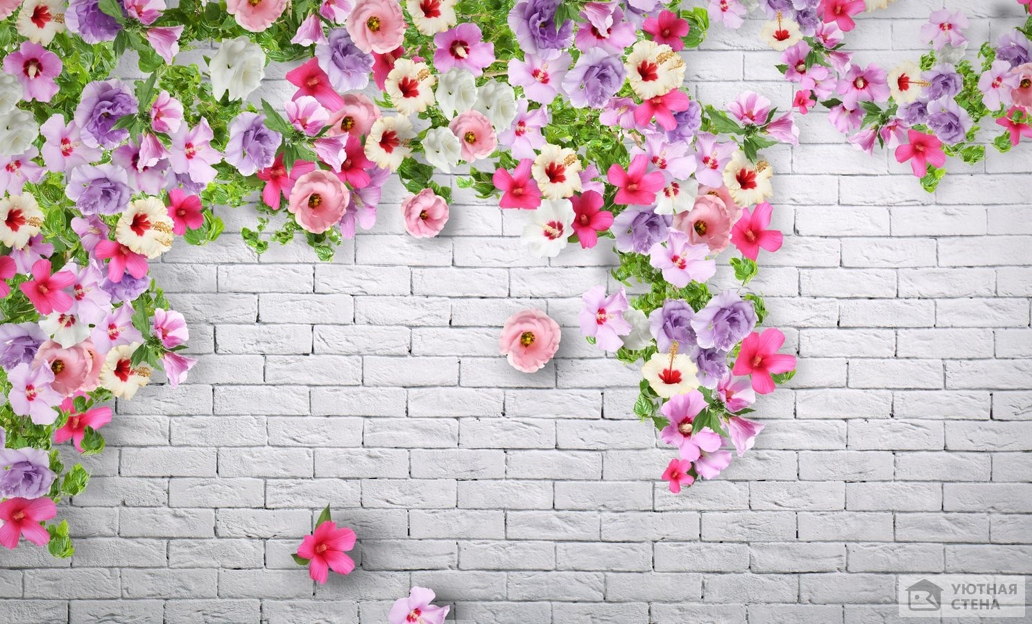 Вьющиеся цветы на кирпичной стене