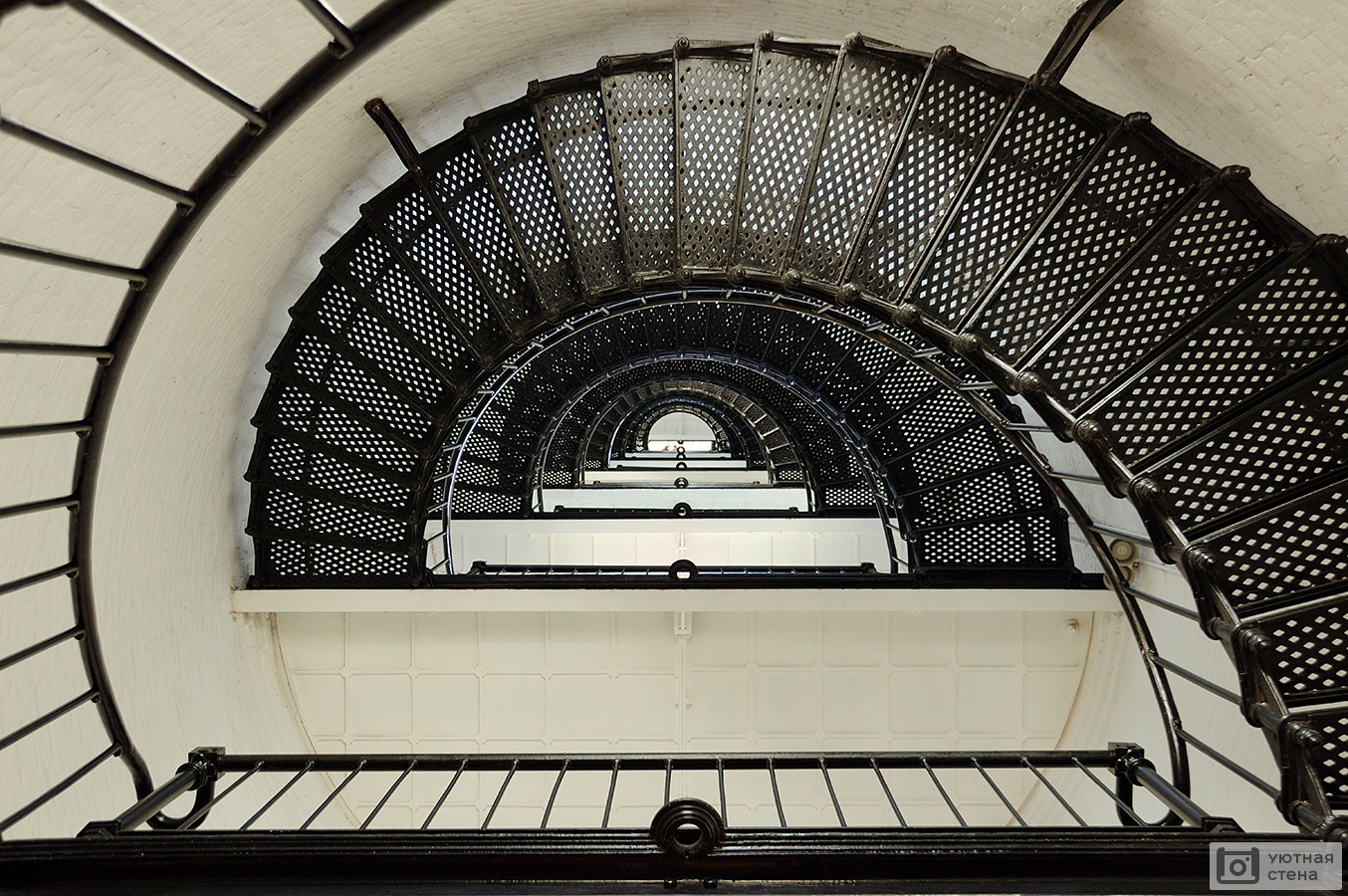 Spiral Staircase, Ponce de Leon Inlet Lighthouse, Florida бесплатно