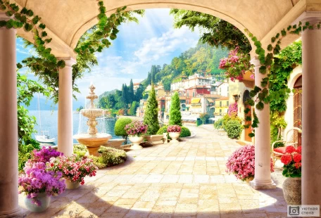 Украшенная набережная в старом городе