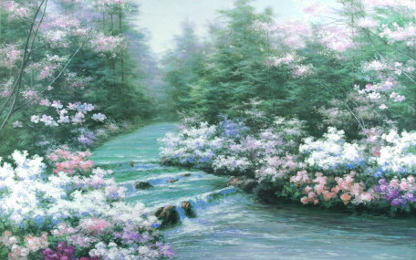 Течение реки в цветении растений