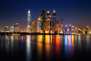 Радужные небоскребы Дубай. ОАЭ