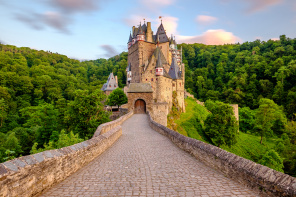 Каменная дорога к замку Эльц