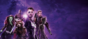 Персонажи Мстителей на фиолетовом фоне