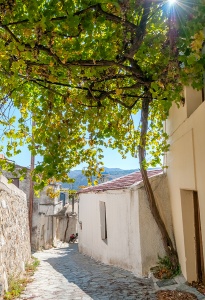 Узкая улица в старом городе Ретимно. Греция. Крит