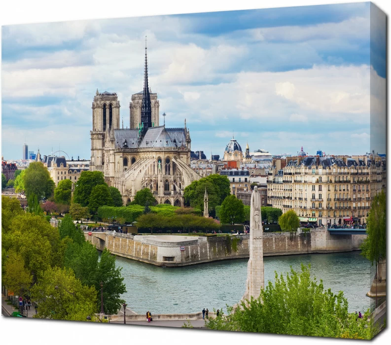 Живописный вид на Нотр-Дам де Пари с набережной Сены. Париж. Франция