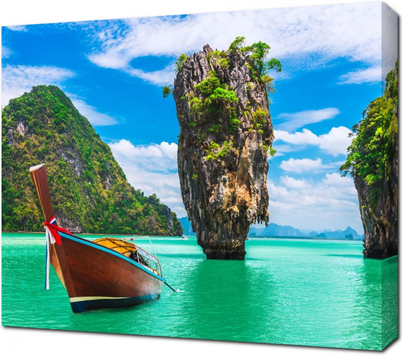 Лодка у острова Джеймса Бонда в Таиланде
