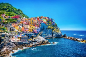 Красочный пейзаж Чинкве-Терре. Италия