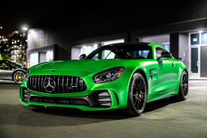 Лаймово-зеленый Mercedes-Benz
