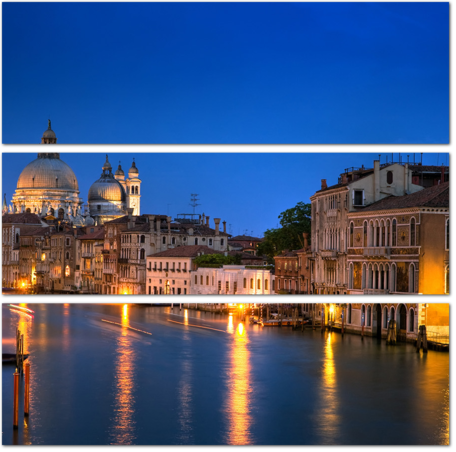 Отражение огней в Гранд-канале ночной Венеции. Италия