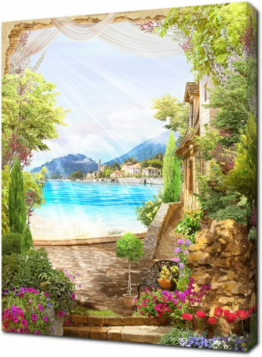 Набережная старого города в солнечный день