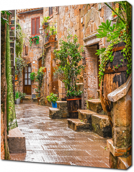 Аллея в Старом городе Питильяно. Тоскана. Италия
