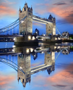 Тауэрский мост вечером в Лондоне, Великобритания