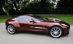 Бордовый Aston Martin One-77