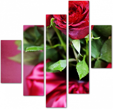 Букет красных роз на красном фоне