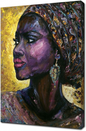 Девушка в этническом африканском костюме