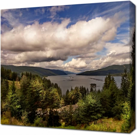 Озеро под облаками