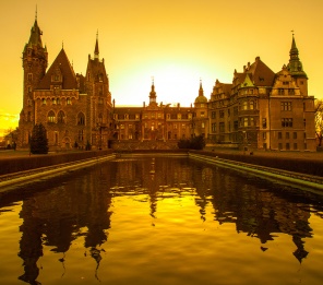 Красивый замок на закате, Польша