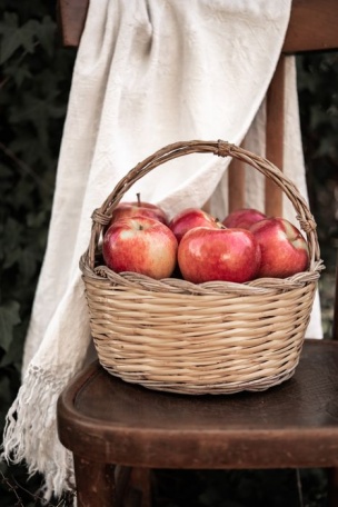 Яблочная корзина осенью