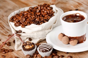 Кофе и шоколадные конфеты