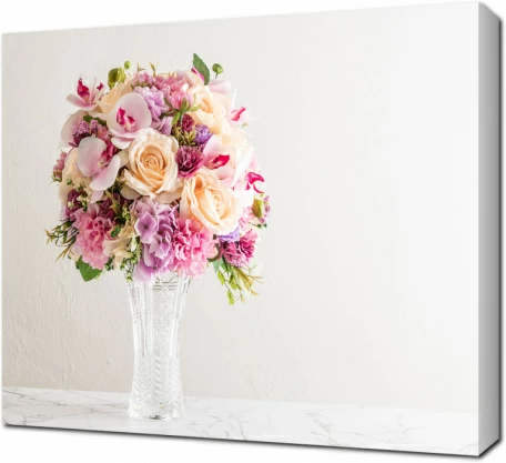 Нежно-розовый букет в вазе