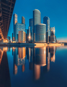 Москва-Сити отражается в Москве-реке