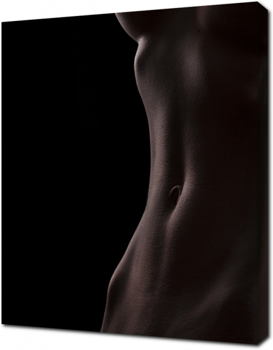 Красивое женское тело на черном фоне