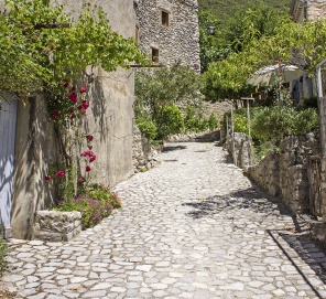Французская деревня, улица в Провансе. Франция.