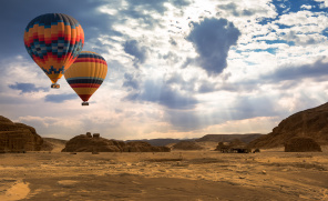 Воздушные шары над Африканской пустыней