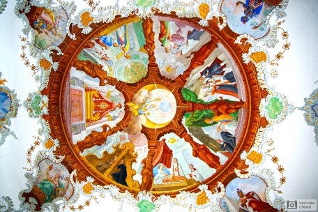 Потолочное изображение церкви Святого Духа