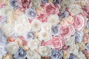 Фон из роз из цветной бумаги
