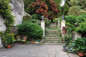 Английский внутренний двор с садом