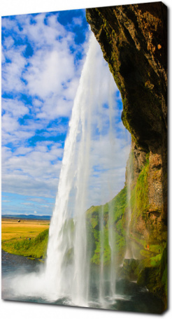 Водопада Селйяландсфосс (Seljalandsfoss) в Исландии