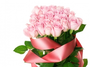 Букет розовых роз с розовой лентой