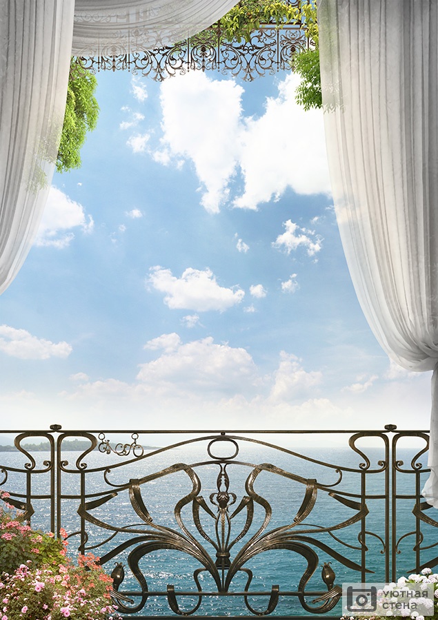 Кованый балкон с видом на море