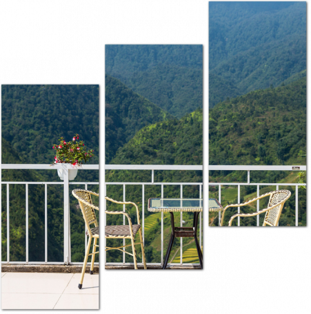 Терраса с видом на зеленые горы