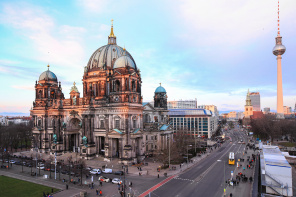 Берлинский кафедральный собор в лучах солнца