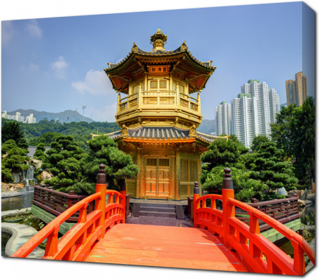 Золотой павильон в саду Нан Лиан, Гонконг, Китай.