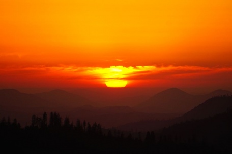 Оранжевый закат солнца