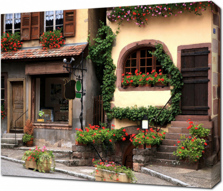 Французский традиционный дом с фахверковой стеной