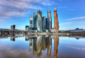 Синее небо и Москва-Сити
