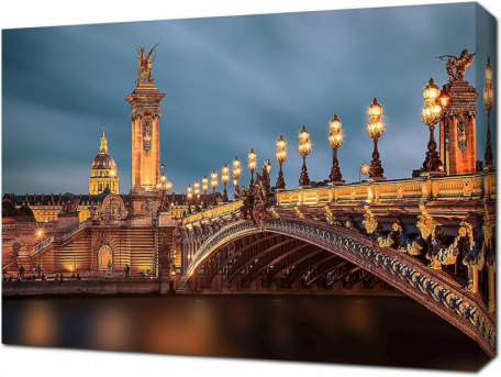 Ночные фонари моста Александра III в Париже. Франция