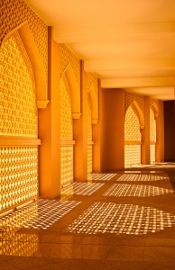 Окна с узорами в восточном стиле. Оман