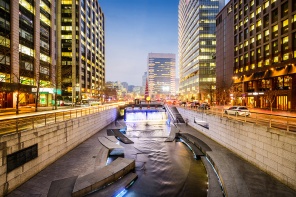 Водные каналы вечернего Сеула. Южная Корея