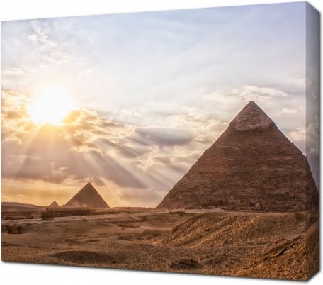 Силуэты Египетских пирамид на горизонте