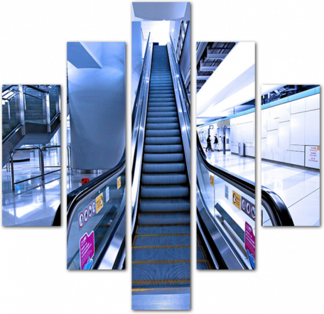 Эскалатор вверх в торговом центре