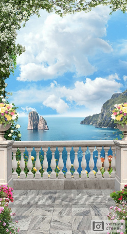 Белый балкон с цветами с видом на море