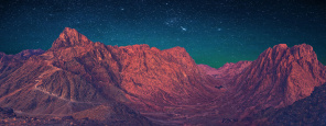 Горы Красного моря ночью